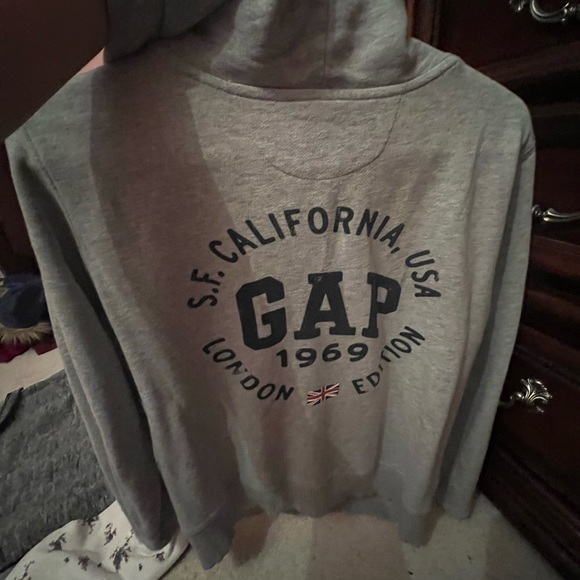 GAP sweater - Picture 2 of 3